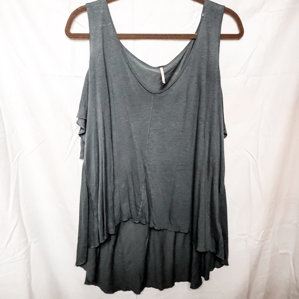 FREE PEOPLE cold shoulder top🤍